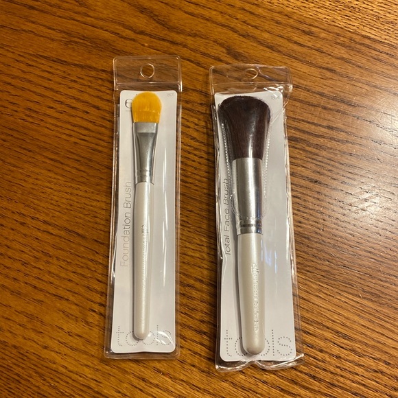 Elf Makeup Brushes Foundation and Total Face - Picture 1 of 9